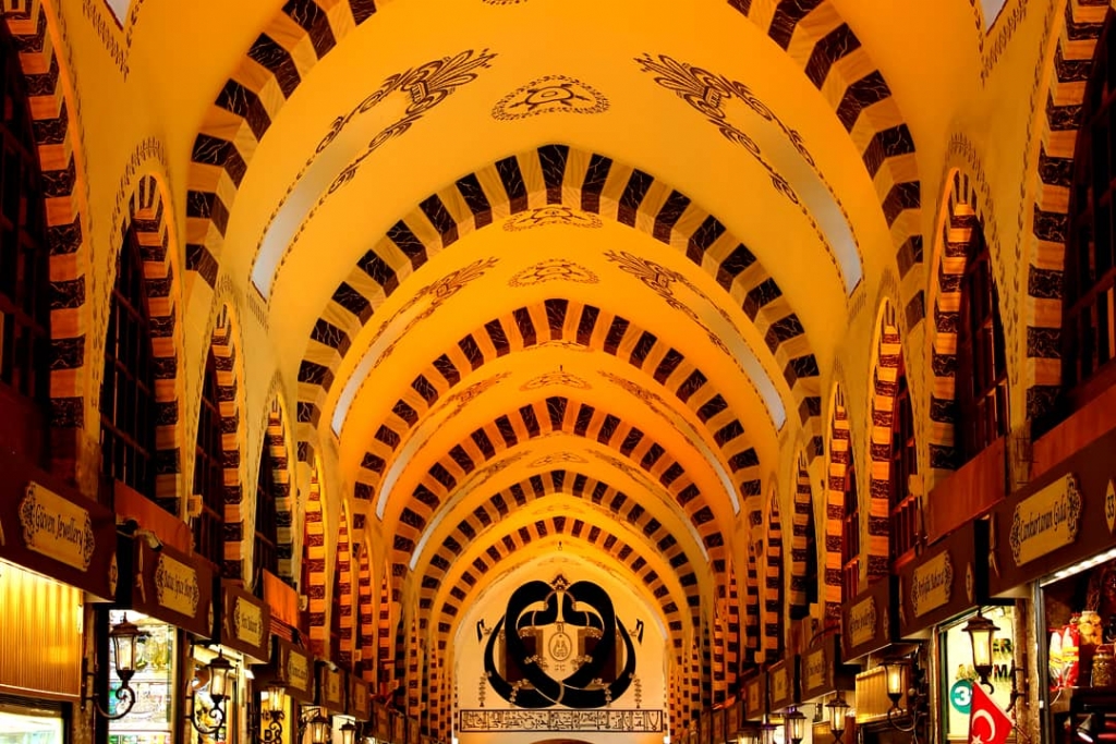 L�KA TRAVEL E�L���NDE HANLAR �AR�ILAR KAPANLAR